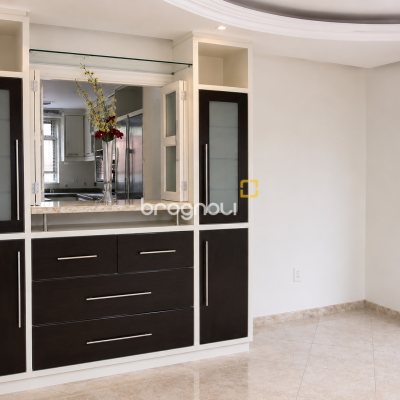 Casa com 230m², 3 quartos (sendo 1 suíte), 2 garagens, no bairro Barreiros em São José