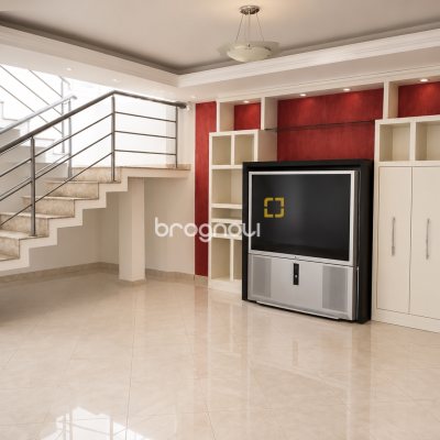 Casa com 230m², 3 quartos (sendo 1 suíte), 2 garagens, no bairro Barreiros em São José
