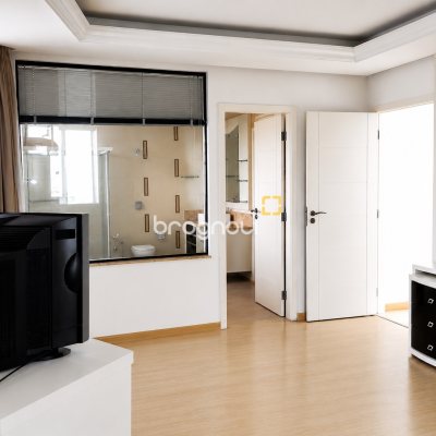 Casa com 230m², 3 quartos (sendo 1 suíte), 2 garagens, no bairro Barreiros em São José