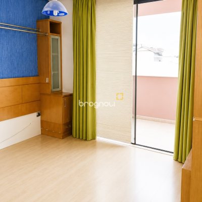 Casa com 230m², 3 quartos (sendo 1 suíte), 2 garagens, no bairro Barreiros em São José