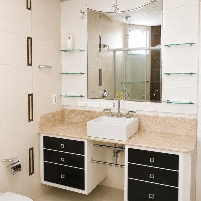 Casa com 230m², 3 quartos (sendo 1 suíte), 2 garagens, no bairro Barreiros em São José