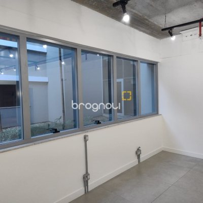 Sala com 44m², 1 garagem, no bairro Saco Grande em Florianópolis