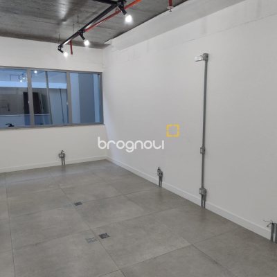 Sala com 44m², 1 garagem, no bairro Saco Grande em Florianópolis