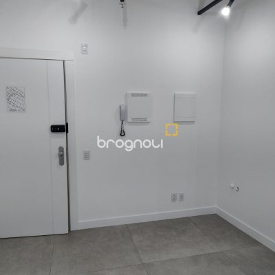 Sala com 44m², 1 garagem, no bairro Saco Grande em Florianópolis