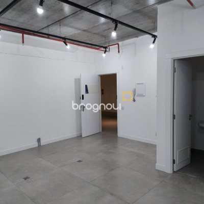 Sala com 44m², 1 garagem, no bairro Saco Grande em Florianópolis