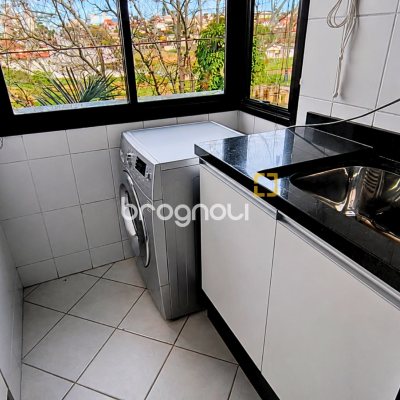 Apartamento com 83m², 3 quartos (sendo 1 suíte), 2 garagens, no bairro Coloninha em Florianópolis