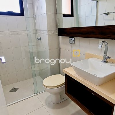 Apartamento com 83m², 3 quartos (sendo 1 suíte), 2 garagens, no bairro Coloninha em Florianópolis