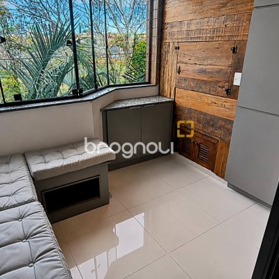 Apartamento com 83m², 3 quartos (sendo 1 suíte), 2 garagens, no bairro Coloninha em Florianópolis