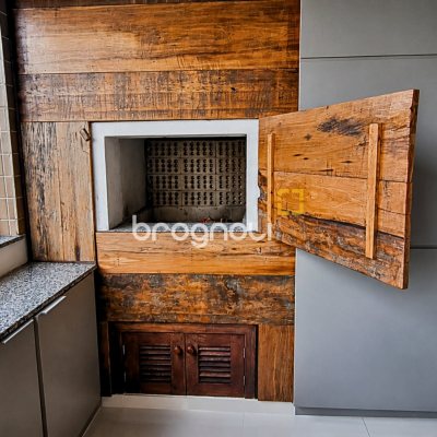 Apartamento com 83m², 3 quartos (sendo 1 suíte), 2 garagens, no bairro Coloninha em Florianópolis