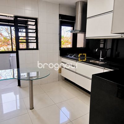 Apartamento com 83m², 3 quartos (sendo 1 suíte), 2 garagens, no bairro Coloninha em Florianópolis