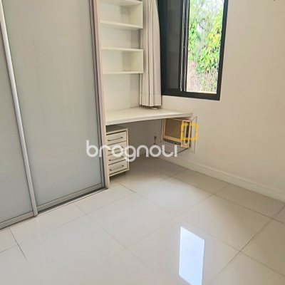 Apartamento com 83m², 3 quartos (sendo 1 suíte), 2 garagens, no bairro Coloninha em Florianópolis