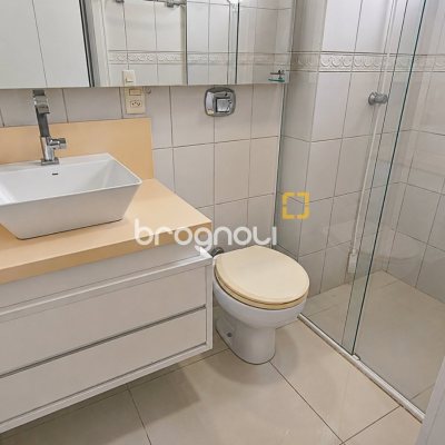 Apartamento com 83m², 3 quartos (sendo 1 suíte), 2 garagens, no bairro Coloninha em Florianópolis