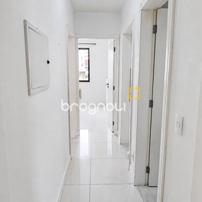 Apartamento com 83m², 3 quartos (sendo 1 suíte), 2 garagens, no bairro Coloninha em Florianópolis