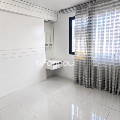 Apartamento com 83m², 3 quartos (sendo 1 suíte), 2 garagens, no bairro Coloninha em Florianópolis