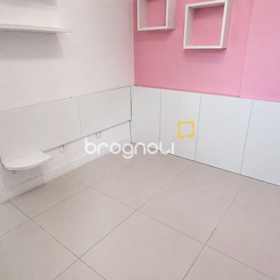 Apartamento com 83m², 3 quartos (sendo 1 suíte), 2 garagens, no bairro Coloninha em Florianópolis
