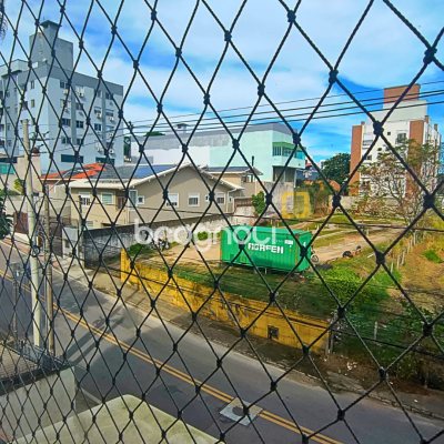 Apartamento com 83m², 3 quartos (sendo 1 suíte), 2 garagens, no bairro Coloninha em Florianópolis