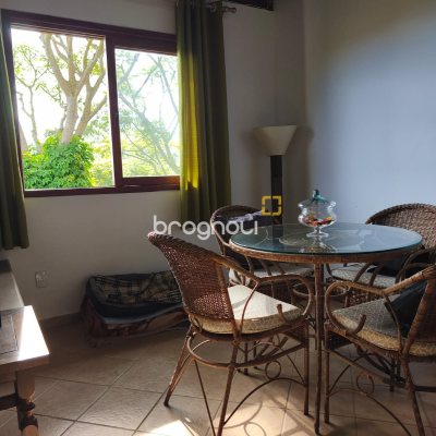 Casa com 300m², 5 quartos (sendo 1 suíte), 4 garagens, no bairro Córrego Grande em Florianópolis