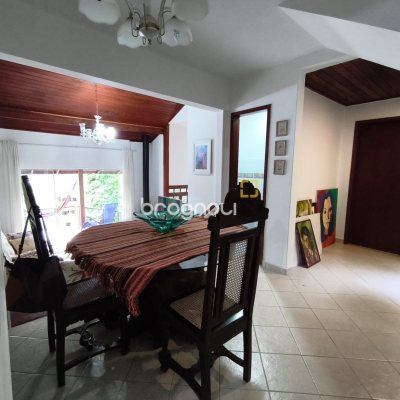Casa com 300m², 5 quartos (sendo 1 suíte), 4 garagens, no bairro Córrego Grande em Florianópolis