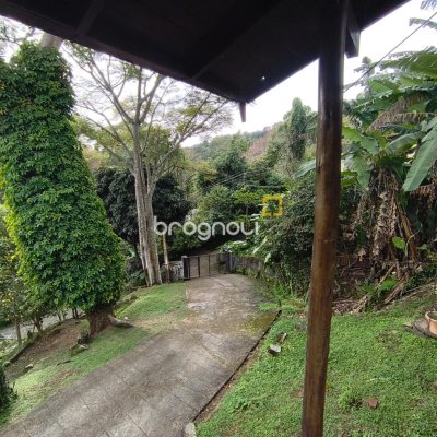 Casa com 300m², 5 quartos (sendo 1 suíte), 4 garagens, no bairro Córrego Grande em Florianópolis