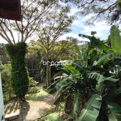 Casa com 300m², 5 quartos (sendo 1 suíte), 4 garagens, no bairro Córrego Grande em Florianópolis