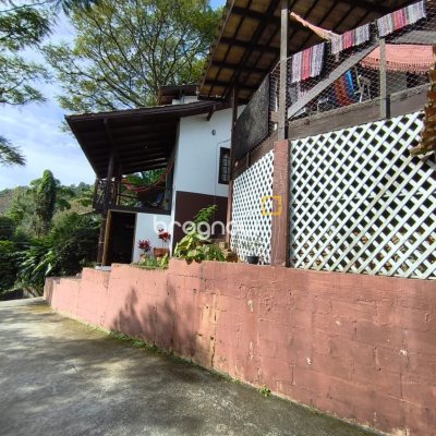 Casa com 300m², 5 quartos (sendo 1 suíte), 4 garagens, no bairro Córrego Grande em Florianópolis