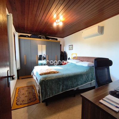 Casa com 300m², 5 quartos (sendo 1 suíte), 4 garagens, no bairro Córrego Grande em Florianópolis