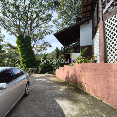 Casa com 300m², 5 quartos (sendo 1 suíte), 4 garagens, no bairro Córrego Grande em Florianópolis