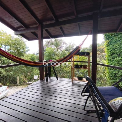 Casa com 300m², 5 quartos (sendo 1 suíte), 4 garagens, no bairro Córrego Grande em Florianópolis