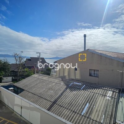 Apartamento com 60m², 2 quartos (sendo 1 suíte), 1 garagem, no bairro Cacupé em Florianópolis