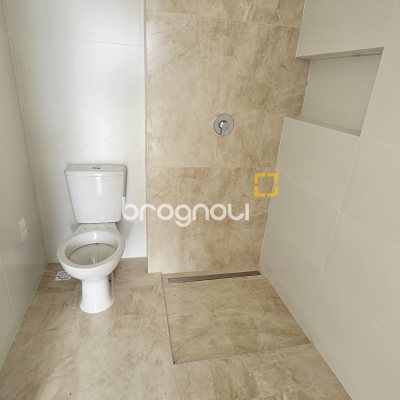 Apartamento com 60m², 2 quartos (sendo 1 suíte), 1 garagem, no bairro Cacupé em Florianópolis