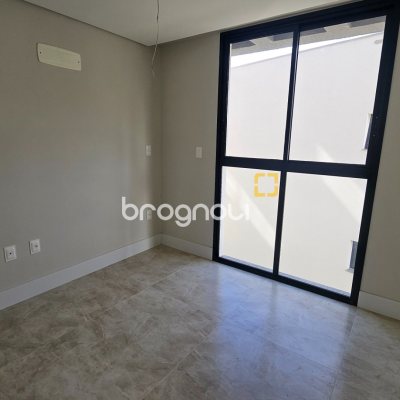 Apartamento com 60m², 2 quartos (sendo 1 suíte), 1 garagem, no bairro Cacupé em Florianópolis