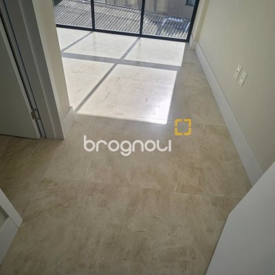 Apartamento com 60m², 2 quartos (sendo 1 suíte), 1 garagem, no bairro Cacupé em Florianópolis