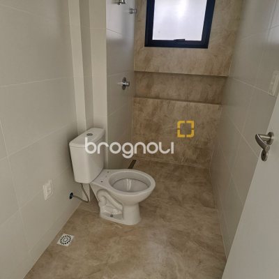 Apartamento com 60m², 2 quartos (sendo 1 suíte), 1 garagem, no bairro Cacupé em Florianópolis