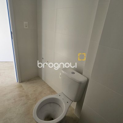 Apartamento com 60m², 2 quartos (sendo 1 suíte), 1 garagem, no bairro Cacupé em Florianópolis