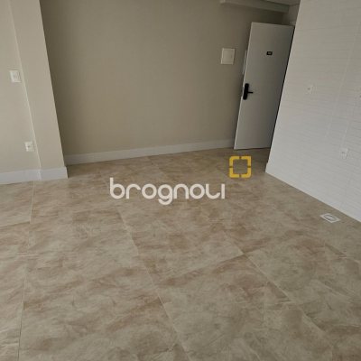 Apartamento com 60m², 2 quartos (sendo 1 suíte), 1 garagem, no bairro Cacupé em Florianópolis