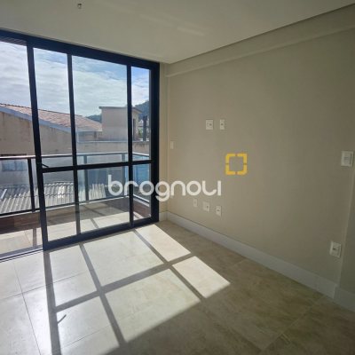 Apartamento com 60m², 2 quartos (sendo 1 suíte), 1 garagem, no bairro Cacupé em Florianópolis