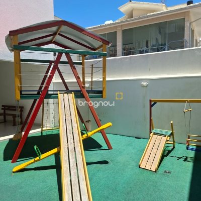 Apartamento com 62m², 2 quartos (sendo 1 suíte), 1 garagem, no bairro Roçado em São José