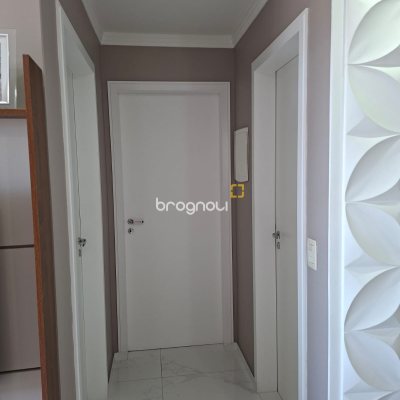 Apartamento com 62m², 2 quartos (sendo 1 suíte), 1 garagem, no bairro Roçado em São José