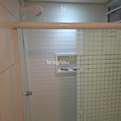 Apartamento com 62m², 2 quartos (sendo 1 suíte), 1 garagem, no bairro Roçado em São José