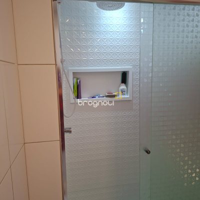 Apartamento com 62m², 2 quartos (sendo 1 suíte), 1 garagem, no bairro Roçado em São José