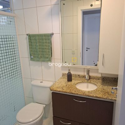 Apartamento com 62m², 2 quartos (sendo 1 suíte), 1 garagem, no bairro Roçado em São José