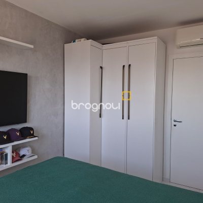 Apartamento com 62m², 2 quartos (sendo 1 suíte), 1 garagem, no bairro Roçado em São José