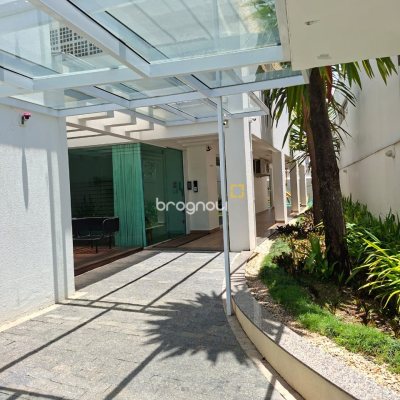 Apartamento com 62m², 2 quartos (sendo 1 suíte), 1 garagem, no bairro Roçado em São José