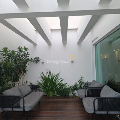 Apartamento com 62m², 2 quartos (sendo 1 suíte), 1 garagem, no bairro Roçado em São José
