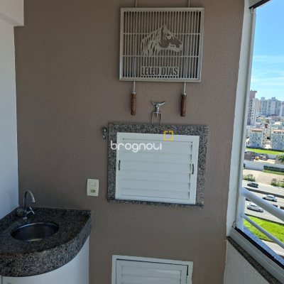 Apartamento com 62m², 2 quartos (sendo 1 suíte), 1 garagem, no bairro Roçado em São José
