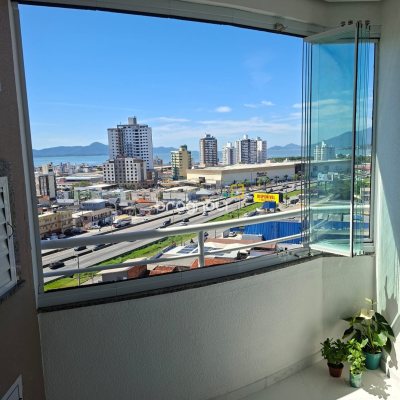 Apartamento com 62m², 2 quartos (sendo 1 suíte), 1 garagem, no bairro Roçado em São José