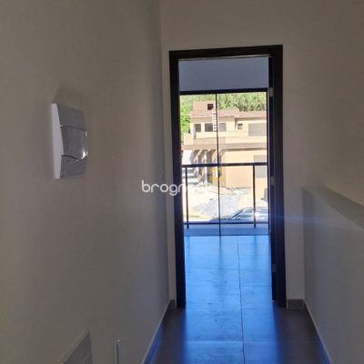 Casa com 93m², 2 quartos (sendo 2 suítes), 2 garagens, no bairro São João do Rio Vermelho em Florianópolis