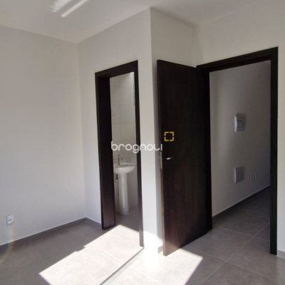 Casa com 93m², 2 quartos (sendo 2 suítes), 2 garagens, no bairro São João do Rio Vermelho em Florianópolis