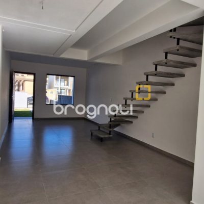 Casa com 93m², 2 quartos (sendo 2 suítes), 2 garagens, no bairro São João do Rio Vermelho em Florianópolis