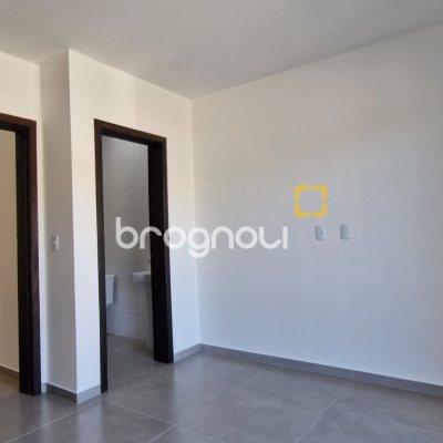 Casa com 93m², 2 quartos (sendo 2 suítes), 2 garagens, no bairro São João do Rio Vermelho em Florianópolis